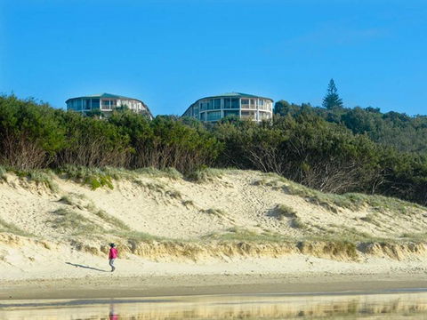 Whale Watch Resort Apartments - Accommodation Newcastle 1