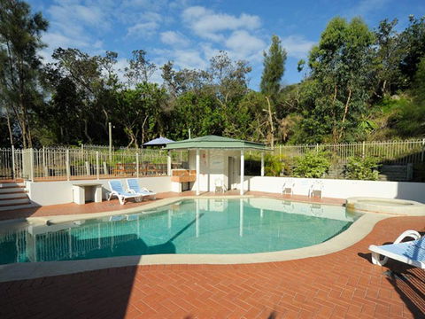 Whale Watch Resort Apartments - Accommodation Newcastle 2