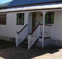 A Pine Cottage - Accommodation Newcastle