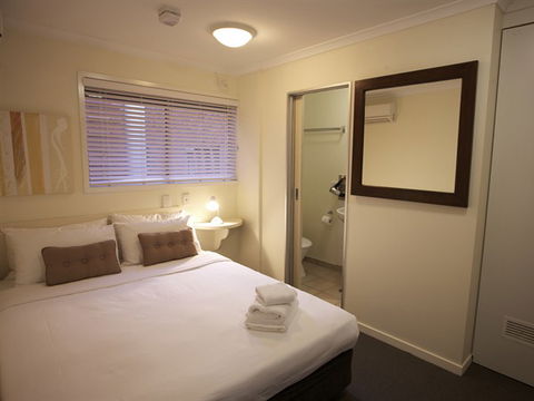 Snooze Inn - Accommodation Newcastle 0