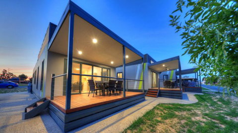 DC On The Lake - Accommodation Newcastle 4