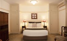 Cobb & Co Court Boutique Hotel - Accommodation Newcastle 3