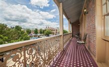 Cobb & Co Court Boutique Hotel - Accommodation Newcastle 6