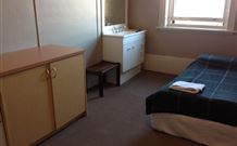 Royal Hotel Yass - Yass - Accommodation Newcastle 0