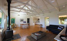 Yellow Dog Cottage - - Accommodation Newcastle 0