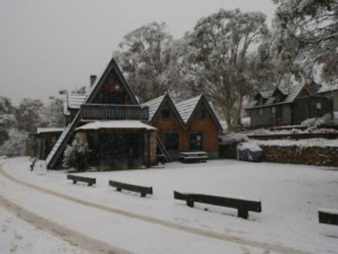Habitat Chalet - Accommodation Newcastle 0