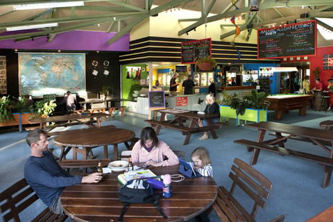 Hervey Bay YHA - Accommodation Newcastle 3