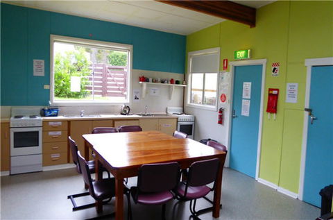 Coles Bay - Esplanade YHA - Accommodation Newcastle 0