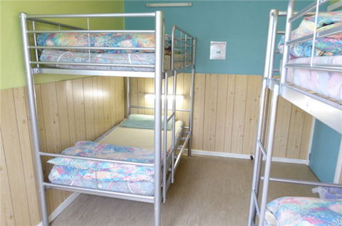 Coles Bay - Esplanade YHA - Accommodation Newcastle 1