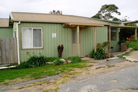 Coles Bay - Esplanade YHA - Accommodation Newcastle 2