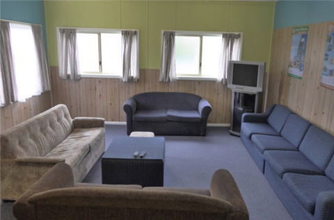 Coles Bay - Esplanade YHA - Accommodation Newcastle 4