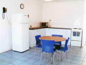Breezes By The Bay - Accommodation Newcastle 3