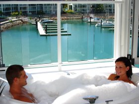 Beachside Magnetic Harbour Apartments - Accommodation Newcastle 1