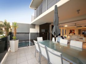 Alex Beach House - Accommodation Newcastle 1