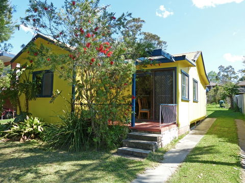 Yellow Cottage - Accommodation Newcastle 2