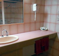 BEST WESTERN Pines Country Club Motor Inn