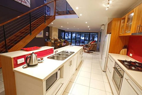 Halcyon Bay - Accommodation Newcastle 1