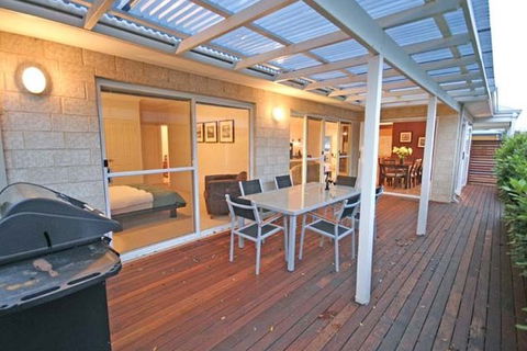 Halcyon Bay - Accommodation Newcastle 4