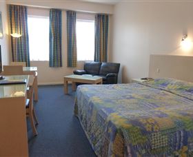 Mayfair Plaza Motel - Accommodation Newcastle 2