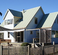 The Big Blue Retreat - Accommodation Newcastle