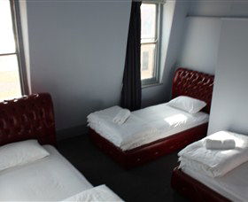 Backpackers Imperial Hotel - Accommodation Newcastle 2