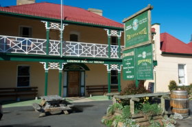 Castle Hotel - Accommodation Newcastle 0