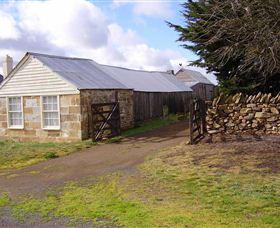 Lakeview Cottage - Accommodation Newcastle 0
