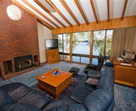 Waterside Accommodation - Derwent Retreat - Accommodation Newcastle 1
