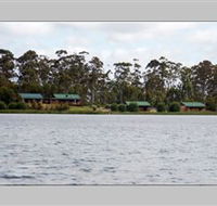 Lake Yalleena Holiday Cabins