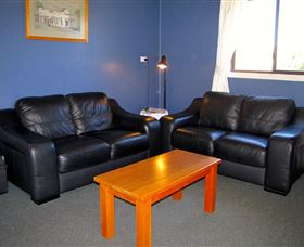 Engadine Cottage - Accommodation Newcastle 3