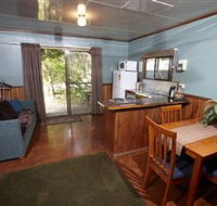Crayfish Creek Van and Cabin Park and Spa Treehouse - Accommodation Newcastle