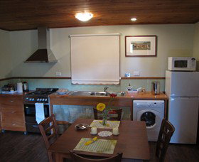 Tin Dragon Trail Cottages - Accommodation Newcastle 3