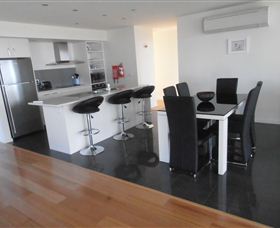 Tuckers Rocks Cottage - Accommodation Newcastle 0