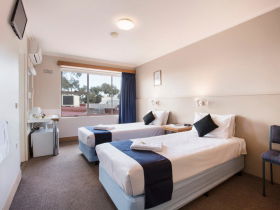 Carlyle Hotel - Accommodation Newcastle 2