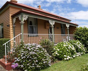 Kenya Cottage - Accommodation Newcastle 0