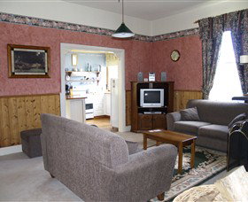 Kenya Cottage - Accommodation Newcastle 4