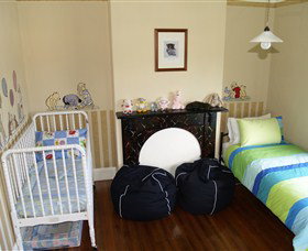 Kenya Cottage - Accommodation Newcastle 3