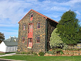 Bluestone Grain Store B&B - Accommodation Newcastle 0