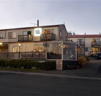 Amos House and Swansea Ocean Villas - Accommodation Newcastle