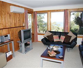 Bed In The Treetops - Accommodation Newcastle 0