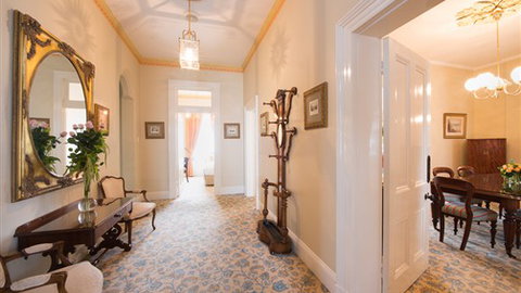 The Hotel Windsor - Accommodation Newcastle 4