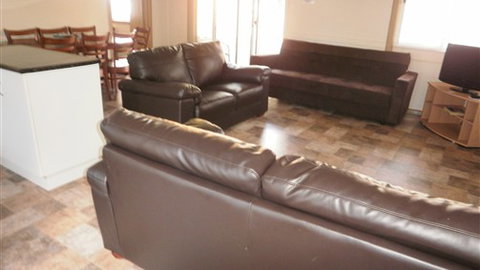 Kickback Cottages - Accommodation Newcastle 2