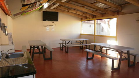 Kickback Cottages - Accommodation Newcastle 6