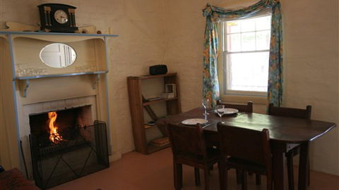 Elmstead Cottages - Accommodation Newcastle 4
