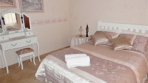 Eldorado Cottage On Main - Accommodation Newcastle 0