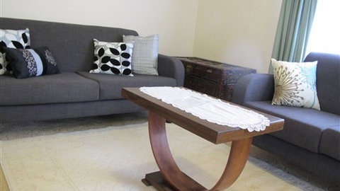 Eldorado Cottage On Main - Accommodation Newcastle 2
