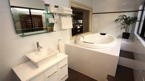 Alpine Country Cottages - Accommodation Newcastle 4