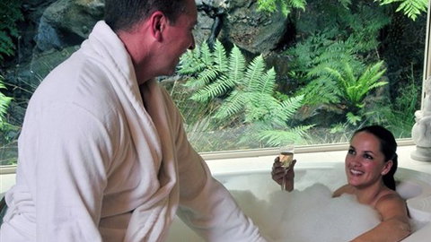 Myers Creek Cascades Luxury Cottages - Accommodation Newcastle 6