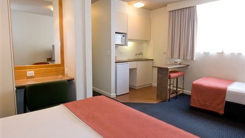 City Limits Hotel Apartments - Accommodation Newcastle 3