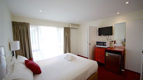 Sanctuary House Resort Motel - Accommodation Newcastle 4